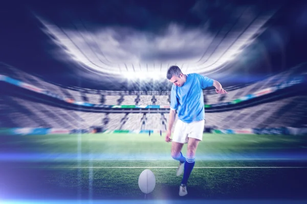 Jogador de rugby fazendo um chute de gota — Fotografia de Stock