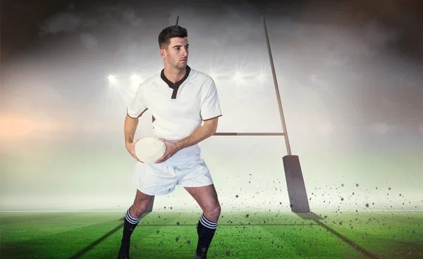 Rugbyspeler verdedigen met de bal — Stockfoto