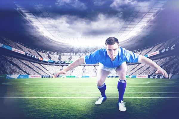 Jogador de rugby com as mãos nos quadris — Fotografia de Stock