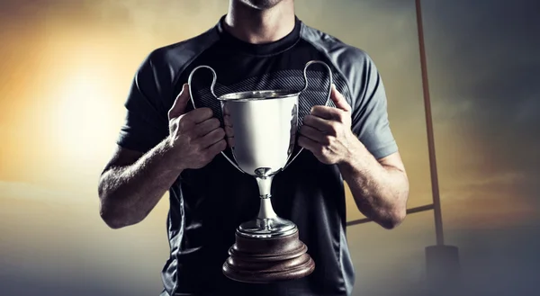 Rugby player holding kupa — Stok fotoğraf