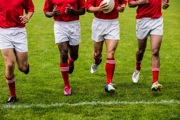 Jogadores de rugby jogging — Fotografia de Stock