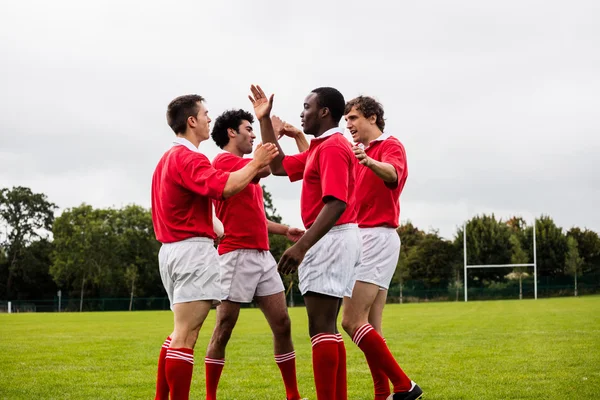 Rugbyspelers een overwinning vieren — Stockfoto