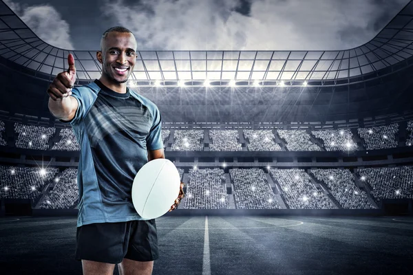 Jogador de rugby confiante sorrindo — Fotografia de Stock