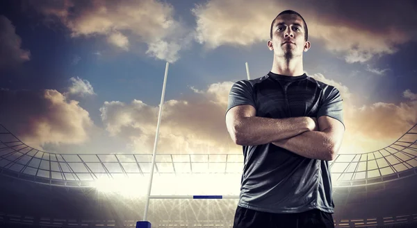 Jugador de rugby con los brazos cruzados — Foto de Stock