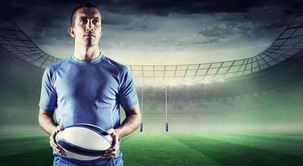 Joueur de rugby tenant le ballon — Photo