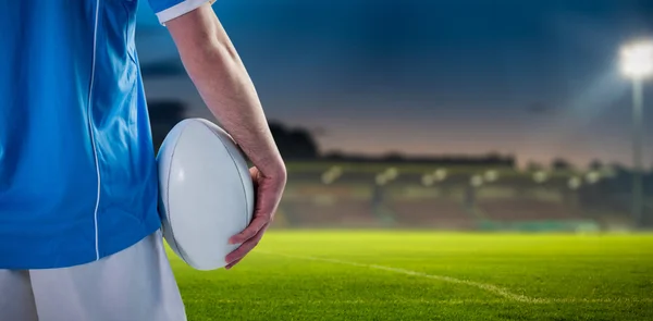 Rugby-Spieler mit verschränkten Armen — Stockfoto