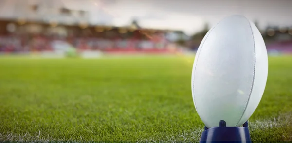 Pelota de rugby contra lanzamiento — Foto de Stock