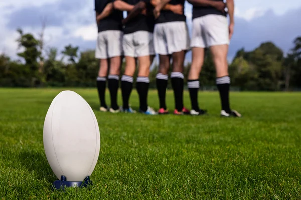 Jugadores de rugby de pie juntos — Foto de Stock