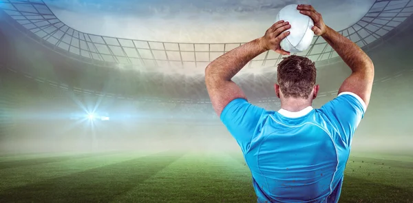 Jugador lanzando la pelota — Foto de Stock