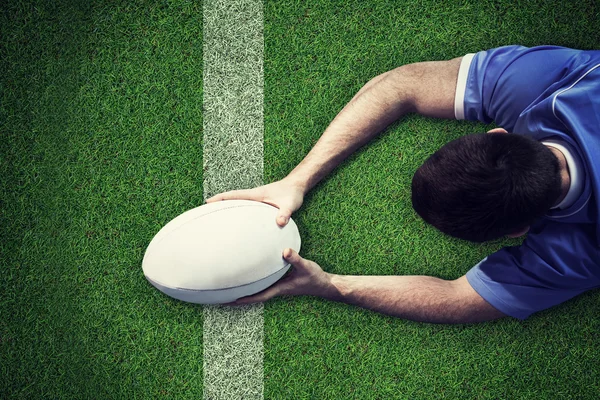 Jugador de rugby anotando un intento — Foto de Stock