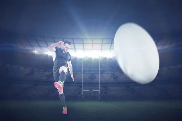 Rugby player kicking — Stock Photo, Image