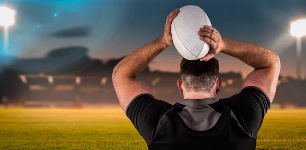 Jogador de rugby jogando bola — Fotografia de Stock
