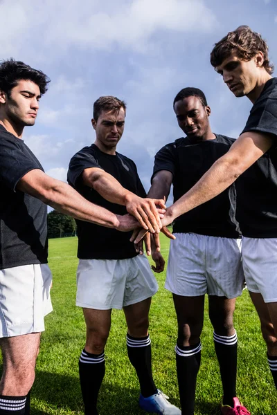 Jugadores de rugby de pie juntos — Foto de Stock