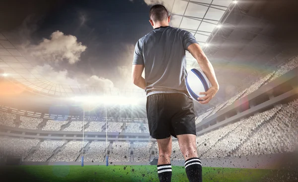 Rugby-Spieler läuft mit Ball — Stockfoto