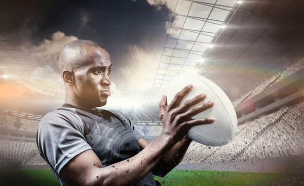 Jugador de rugby mirando hacia otro lado — Foto de Stock