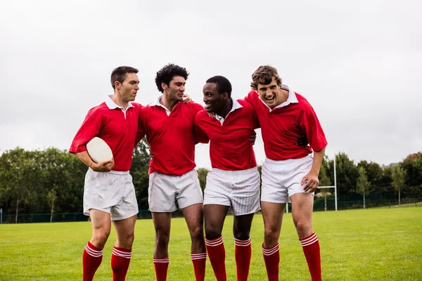 Jugadores sonriendo con los brazos alrededor — Foto de Stock