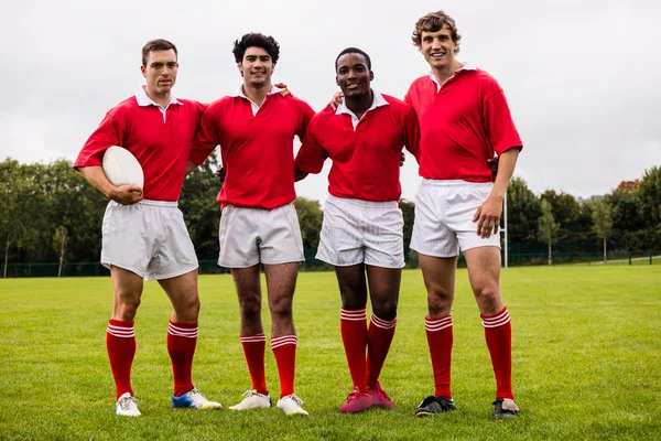 Jugadores de rugby sonriendo a la cámara — Foto de Stock