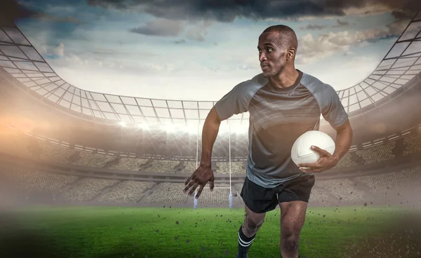 Мбаппе бежит во время игры в мяч — стоковое фото