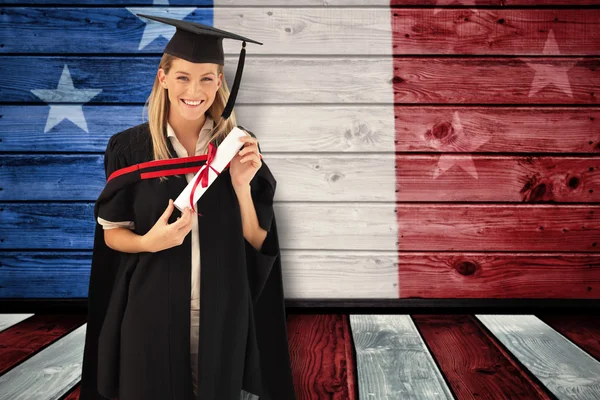 Imagen compuesta de la mujer sonriendo en su graduación —  Fotos de Stock