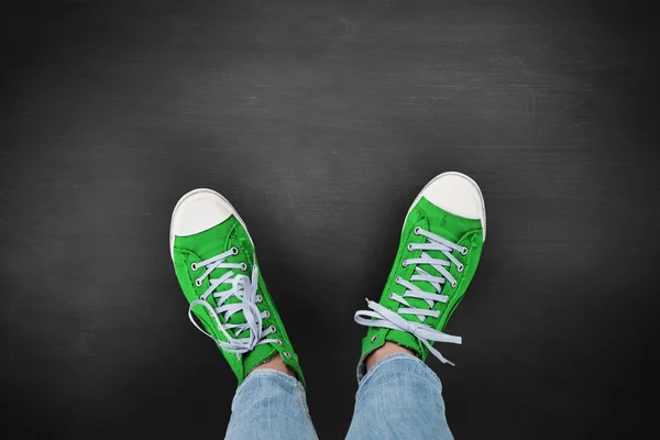 Zapatos casuales contra fondo — Foto de Stock