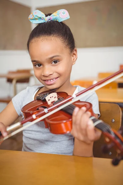 Student using a violin in class — Stock Photo, Image