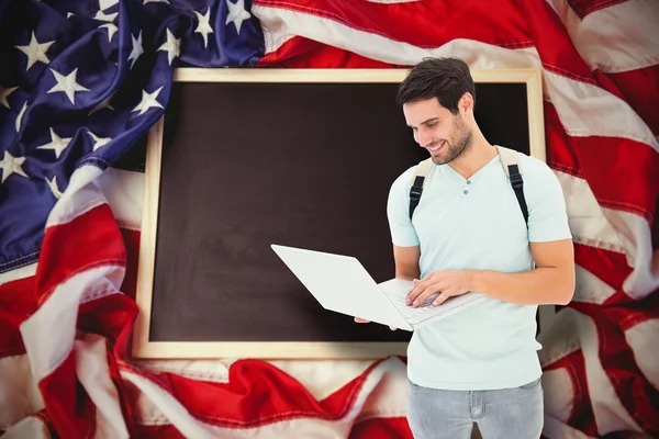 Imagen compuesta del estudiante usando el ordenador portátil —  Fotos de Stock