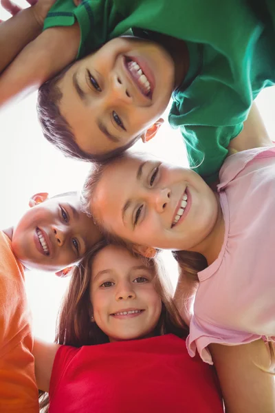 Schüler blicken in Kamera — Stockfoto