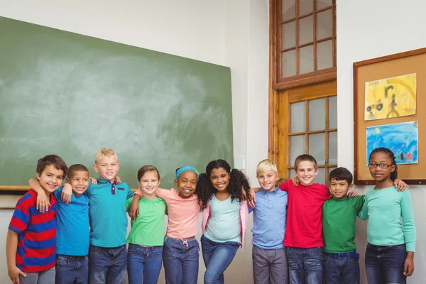 Studenti insieme in fila — Foto Stock