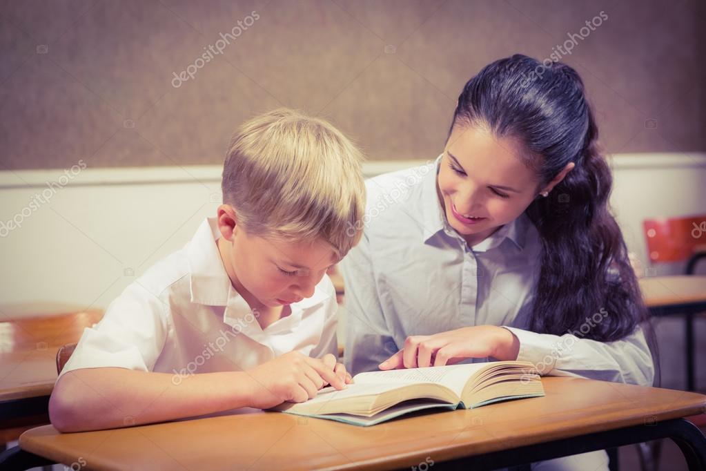 Индивидуальное обучение. Индивидуальные занятия. Индивидуальные занятия. Учитель и старшеклассники. Учитель и директор.