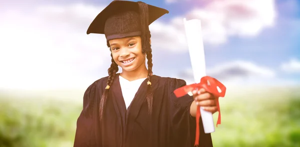 Imagen compuesta de una linda alumna en bata de graduación —  Fotos de Stock