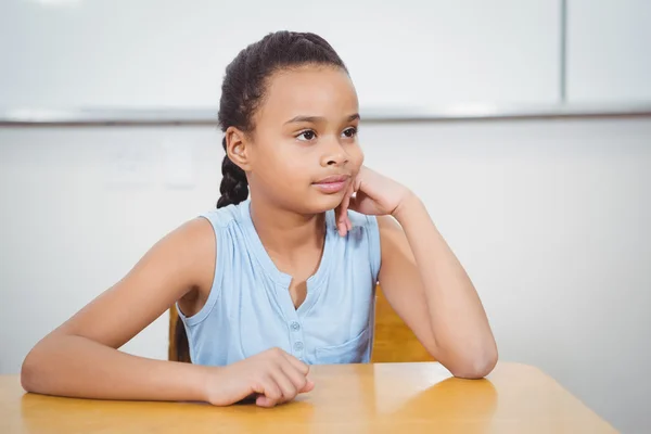 Gelukkig student vergadering op een bureau — Stockfoto