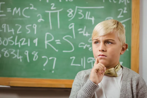 学生装扮成老师的思考 — 图库照片