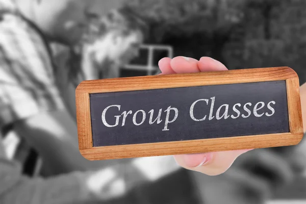 単語のグループ クラスと黒板を示す手 — ストック写真