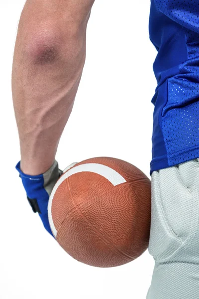 Sportovní osoba držení míče — Stock fotografie