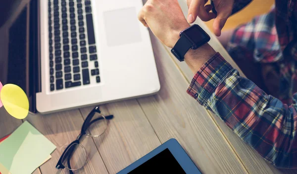 Businessman checking time — Stock Photo, Image