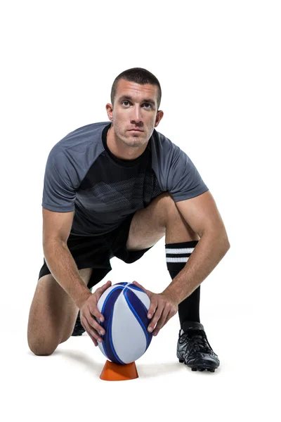 Rugby-Spieler platziert Ball — Stockfoto