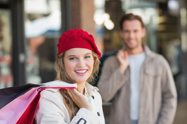 Couple with shopping bags — Stock Photo, Image