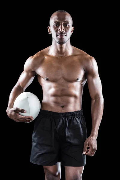 Sportivo senza maglietta in possesso di palla da rugby — Foto Stock