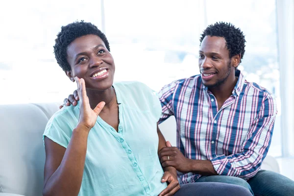 Lachende zwangere vrouw — Stockfoto