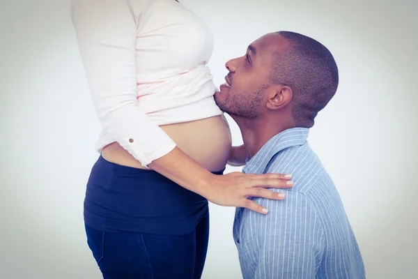 Homme avec femme enceinte — Photo