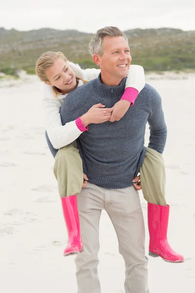 Father giving his daughter piggy back — Stock Photo, Image