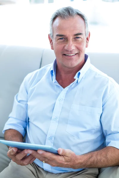 Smiling businessman holding tablet — Stock Photo, Image