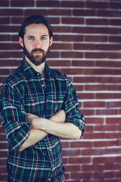 Confident hipster with arms crossed — Stock Photo, Image