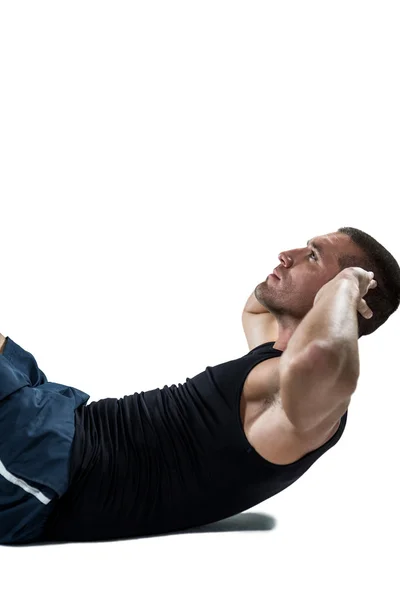 Sportler macht Bauchkrämpfe — Stockfoto