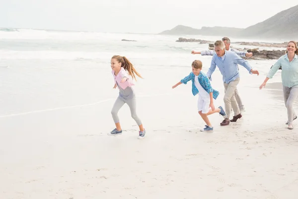 Multi generation familj tillsammans — Stockfoto