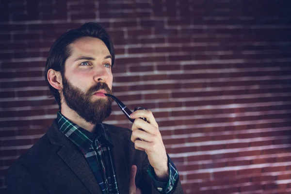 Homme fumeur pipe — Photo