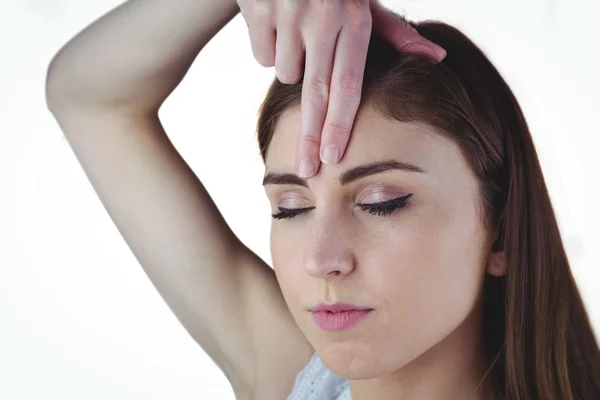 Mulher meditando com a mão na testa — Fotografia de Stock