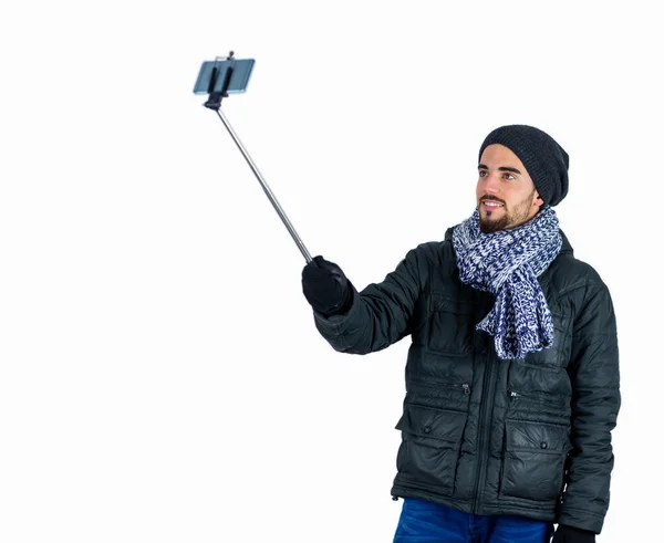 Hombre barbudo tomando una selfie — Foto de Stock