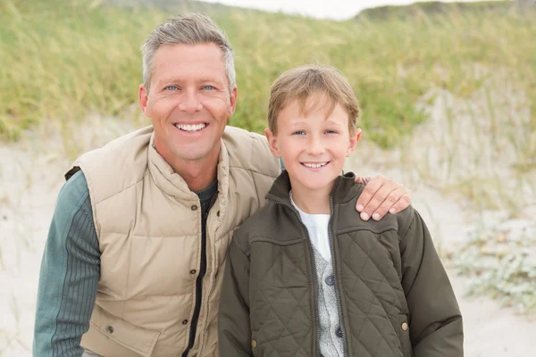 Father and son enjoying a day out — Stock Photo, Image