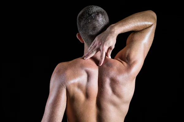 Atleta sem camisa com dor no pescoço — Fotografia de Stock